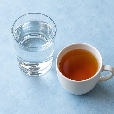 Agua y té sin azúcar